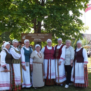 priemiescio-padalinio-ziobiskyje-folkloro-ansamblis-vengerine-2_1709061188-f164e6c0ad37e8a64041143c742166e8.jpg